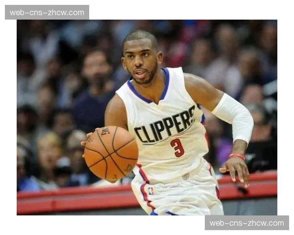 特写：克里斯·保罗在勇士更衣室内的领导力与年轻球员的反馈