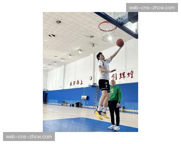 辽宁男篮抵达杭州备战季后赛首轮,郭艾伦随队训练 辽宁男篮抵达杭州备战季后赛首轮,郭艾伦随队训练